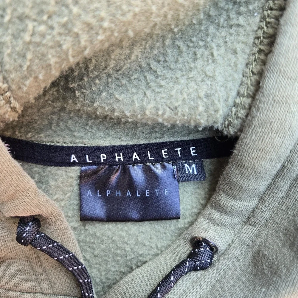 Alphalete Athletics Men's Olive Green Wolf Head Logo Size M